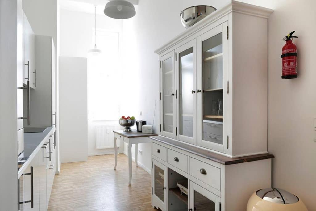 Sc 06 By Rockchair L Superhost Status L 4 Bedrooms Boxspringbeds 2 Bathrooms Balcony Elevator - Cozy Family & Business Flair Welcomes You! * Berlino