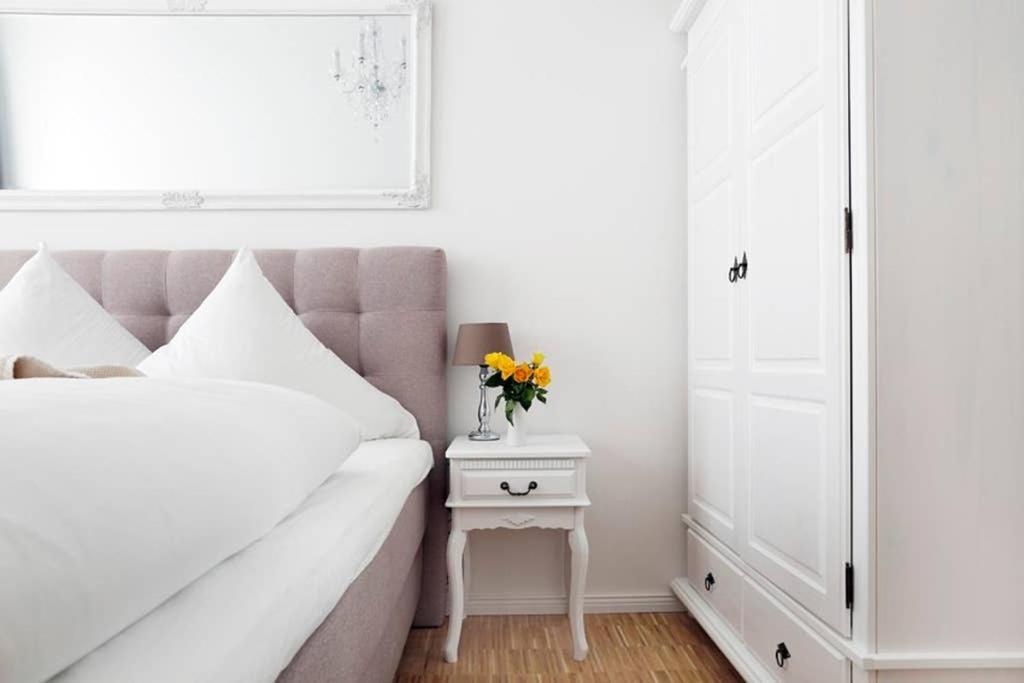 Sc 06 By Rockchair L Superhost Status L 4 Bedrooms Boxspringbeds 2 Bathrooms Balcony Elevator - Cozy Family & Business Flair Welcomes You! * Berlino
