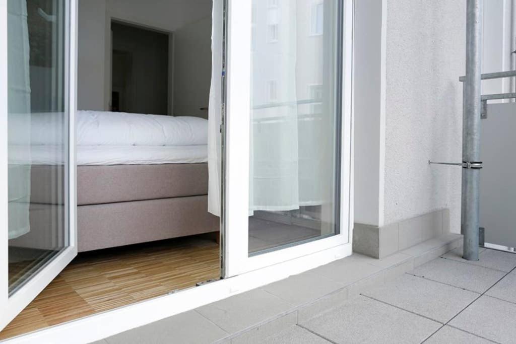 Appartamento Sc 06 By Rockchair L Superhost Status L 4 Bedrooms Boxspringbeds 2 Bathrooms Balcony Elevator - Cozy Family & Business Flair Welcomes You! *