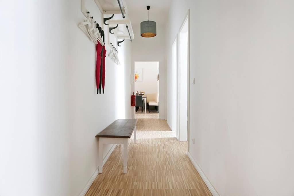 Appartamento Sc 06 By Rockchair L Superhost Status L 4 Bedrooms Boxspringbeds 2 Bathrooms Balcony Elevator - Cozy Family & Business Flair Welcomes You! *