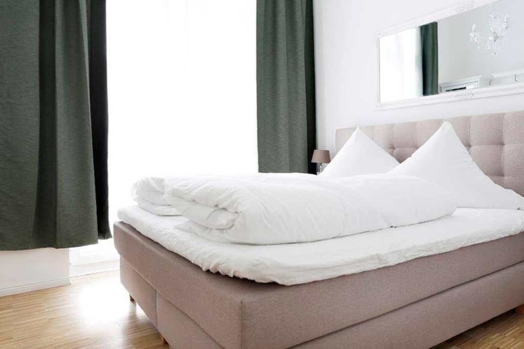 Sc 06 By Rockchair L Superhost Status L 4 Bedrooms Boxspringbeds 2 Bathrooms Balcony Elevator - Cozy Family & Business Flair Welcomes You! Appartamento Berlino