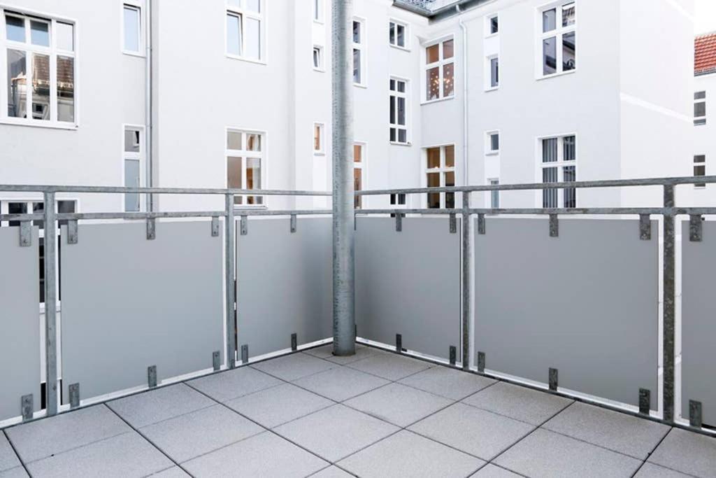 Appartamento Sc 06 By Rockchair L Superhost Status L 4 Bedrooms Boxspringbeds 2 Bathrooms Balcony Elevator - Cozy Family & Business Flair Welcomes You!