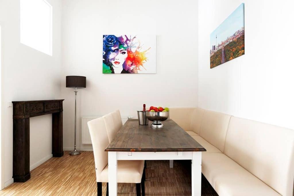 Appartamento Sc 06 By Rockchair L Superhost Status L 4 Bedrooms Boxspringbeds 2 Bathrooms Balcony Elevator - Cozy Family & Business Flair Welcomes You! Berlino