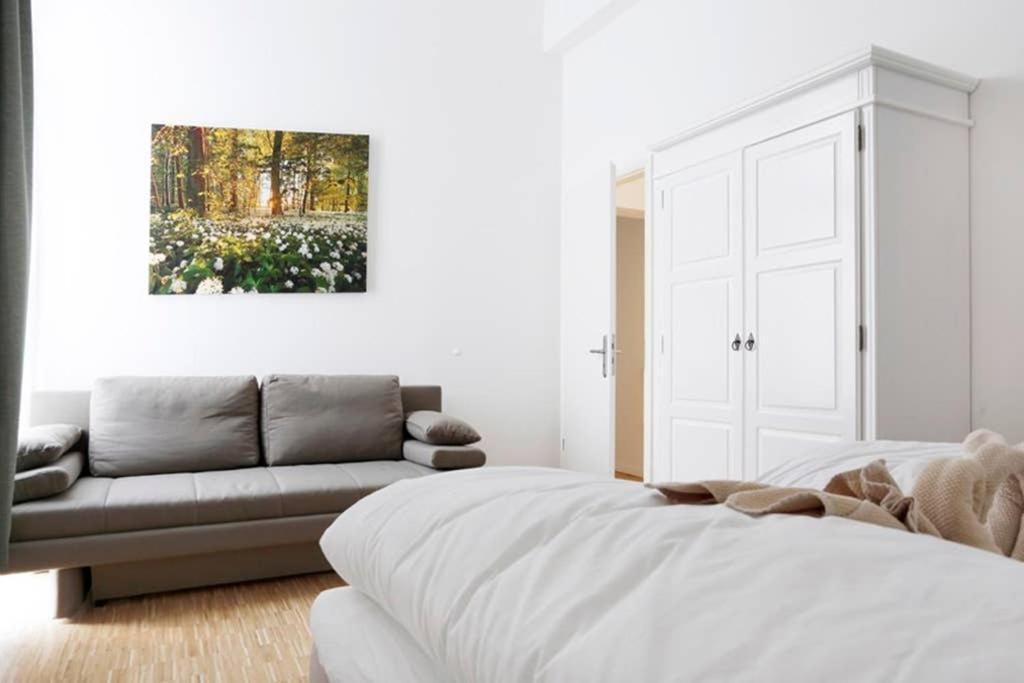 Appartamento Sc 06 By Rockchair L Superhost Status L 4 Bedrooms Boxspringbeds 2 Bathrooms Balcony Elevator - Cozy Family & Business Flair Welcomes You! *