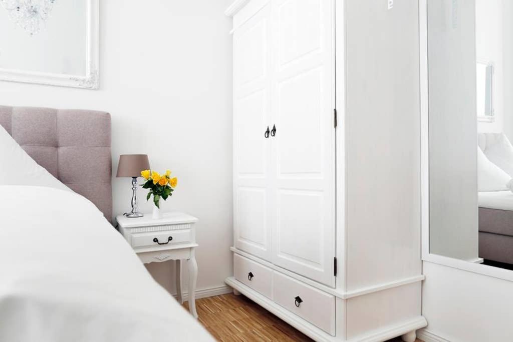 Sc 06 By Rockchair L Superhost Status L 4 Bedrooms Boxspringbeds 2 Bathrooms Balcony Elevator - Cozy Family & Business Flair Welcomes You! Berlino