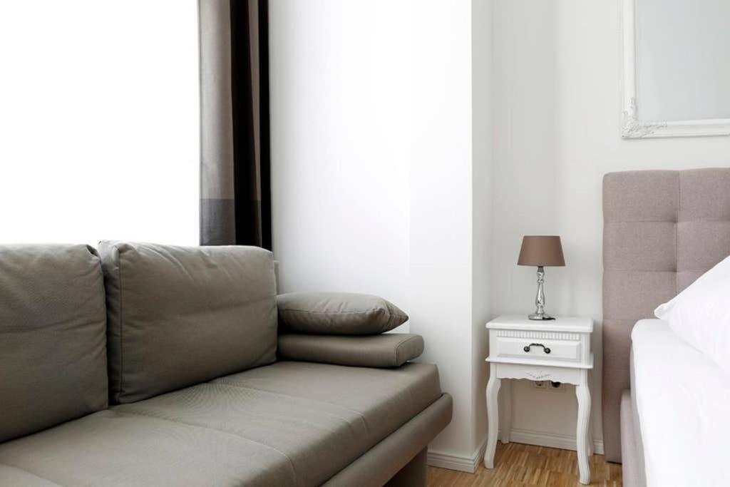 Appartamento Sc 06 By Rockchair L Superhost Status L 4 Bedrooms Boxspringbeds 2 Bathrooms Balcony Elevator - Cozy Family & Business Flair Welcomes You! *